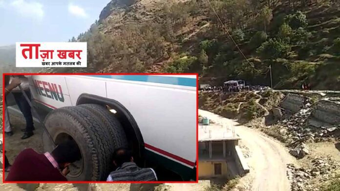 Tires of moving bus opened in Nauhradhar Sirmaur