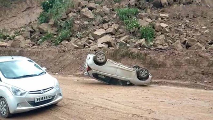 Car overturned Pathankot-Mandi National Highway
